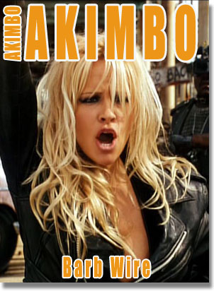 Pamela Anderson ist Barb Wire - gröhlend zum Akimbo