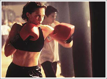 Ashley Judd beim Kickbox Akimbo