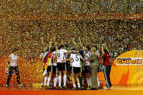 Die deutschen Fu&szlig;ball-Frauen sind erneut und f&uuml;r weitere vier Jahre Weltmeister