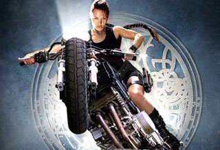 Angelina Jolie als Akimbo-Ikone der Neuzeit: Lara Croft