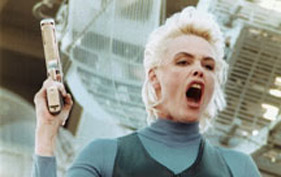 Brigitte Nielsen als Tyrannin in Waterland