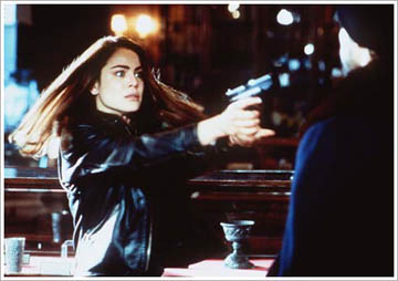 Yancy Butler als Polizistin Sara Pezzini, Trägerin der Witchblade